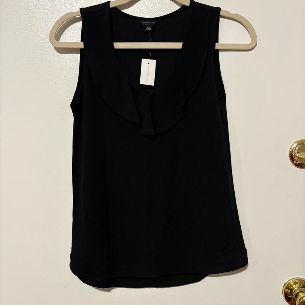 Ann Taylor black sleeveless top‎ with ruffle detail. Size: XS